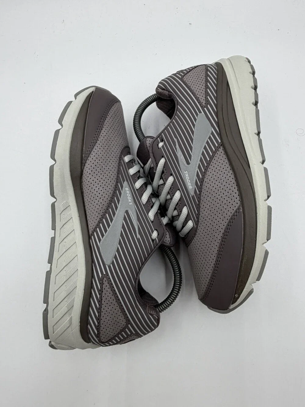 Brooks Addiction Walker Women’s 8.5D US Wide Shoes Sneakers Gray
